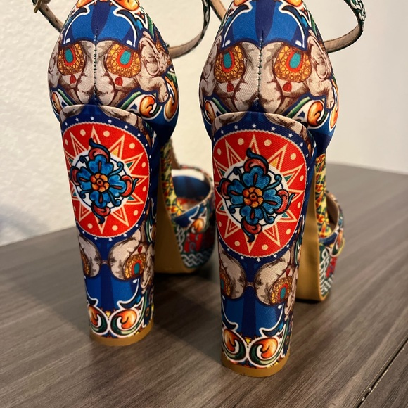 Platform Sandals - Picture 3 of 11